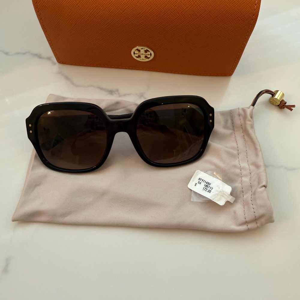 NWT, Tory Burch, Oversized, square logo sunglasses. Tortoise shell. - Picture 4 of 7